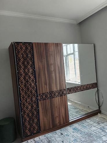qapı dayandırıcı: Sürgülü qapılı şkaf – iri güzgülü, modern dizayn - Material: ağac — 1