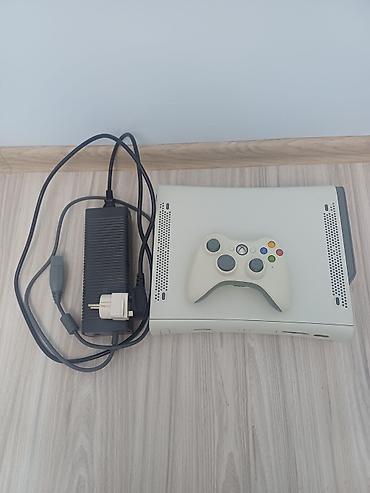Xbox 360 oyun konsolu seti. 1 ədəd oyun hədiyyə ediləcək.Real alıcıya