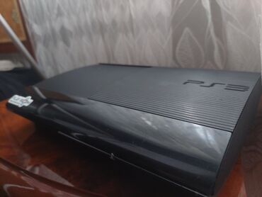 playstation 5 цена в баку: Bu oyun konsolu, PS3 loqosu və "SONY" brendi ilə tanınan PlayStation 3