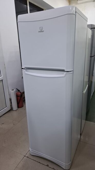 Кухонные вытяжки: 2 двери Indesit Холодильник Продажа, цвет - Белый