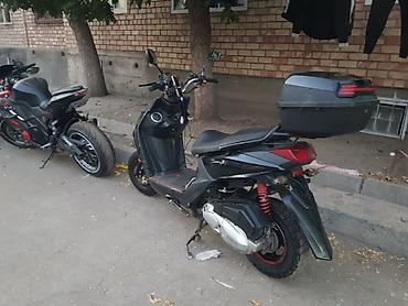 vario: Скутер/мопед городского класса, черный, с акцентами красного цвета — 2