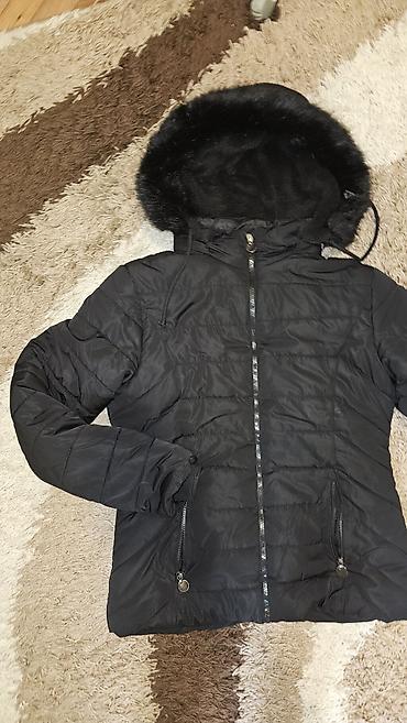 kaput krzno: Zimska ženska jakna, crna, prošivena, sa kapuljačom i krznom. - — 5