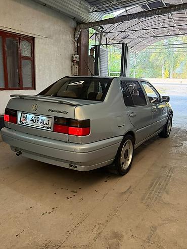 авто ижара: Volkswagen Vento: 1996 г., 1.6 л, Кол менен иштөөчү, Бензин, Седан — 2
