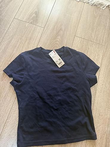 pull bear: Футболка, Классическая модель, Uniqlo, Хлопок, Новый, S, M — 3