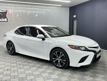 BMW: Toyota Camry: 2018 г., 2.5 л, Автомат, Бензин, Седан