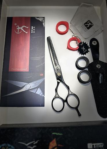 Digər alət dəstləri: Titan Professional bərbər qayçı dəsti Məhsulun tərkibi: - 1 ədəd düz — 8