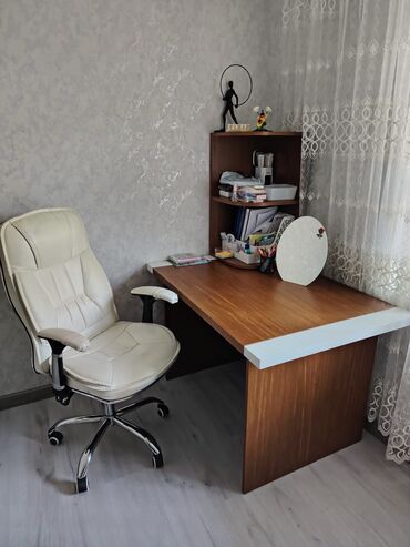 Yataq otağı dəstləri: Kompüter masası, İşlənmiş