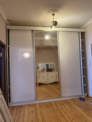 Hummer: Kupe, 3 qapılı Künc dolab, Qarderob, paltar dolabı