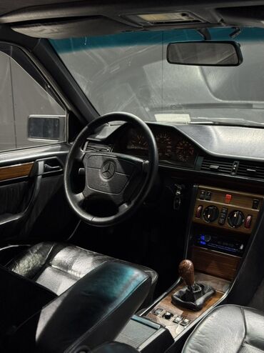 Mercedes-Benz: Mercedes-Benz W124: 1994 г., 2.2 л, Механика, Бензин, Седан — 8