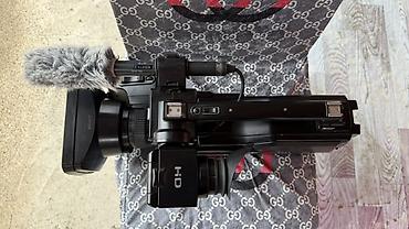 ses yazan cihaz: Sony HXR-MC2000 peşəkar videokamera Xüsusiyyətlər: - G seriyalı lens — 3