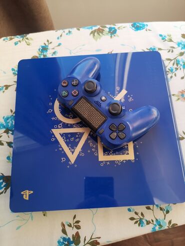 fifa 21: Playstation 4 Days of play limited edition+fifa 21 İlk sahibiyəm ps5