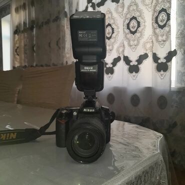 Elektronika: Nikon D90 DSLR fotoaparat dəsti - Korpus: Nikon D90 (DX formatı, üst