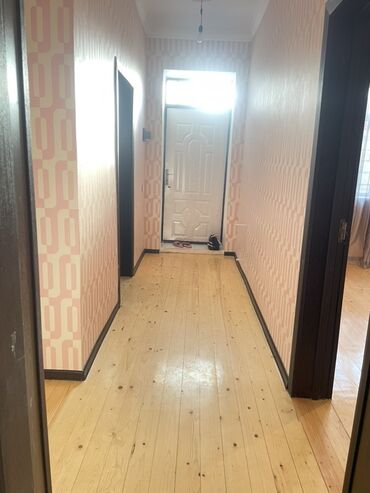 Uzunmüddətli kirayə mənzillər: Bu mənzildə taxta döşəmələr, müasir divar kağızları və geniş — 8