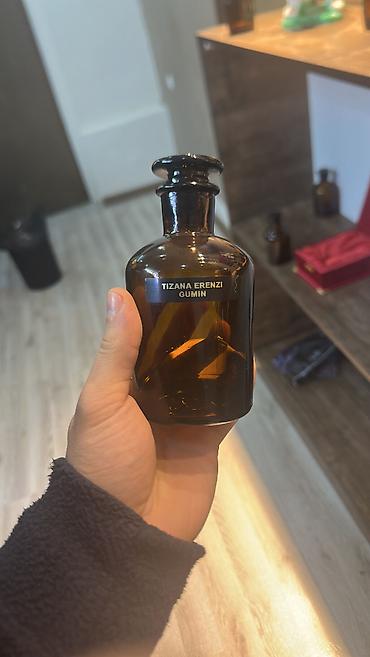 parfum vitrine: Parfüm kukşinləri 100-110 arasıdı 1inin qiyməti 1.60azn — 1