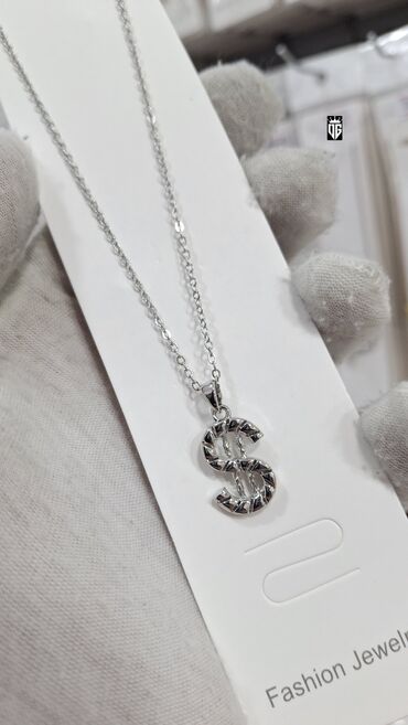 Boyunbağılar: Gümüş rəngli boyunbağı – “$” işarəli asqı - Material: metal ərinti