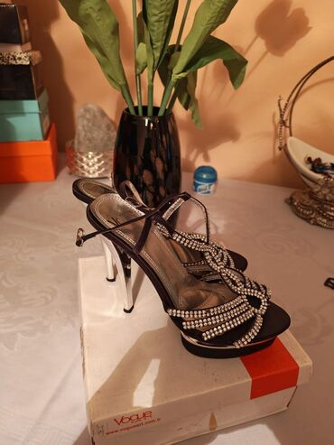 вечерние платья баку инстаграм: Qadın ayaqqabıları – bir neçə model 1) Zərli sandal – Vogue - Rəng