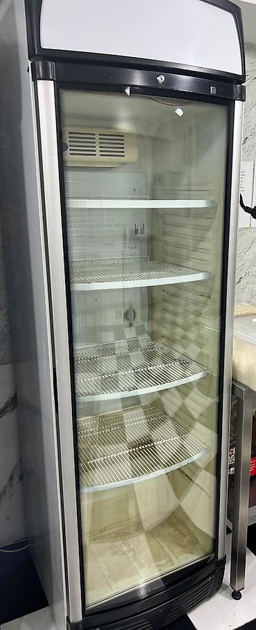 çəkiş: 2 metrlik su vitrini 330 Azn satılır. Tam işlək vəziyyətdədir. Ünvan — 1