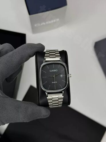 Другие аксессуары: Стильные наручные часы, идеально подходящие для подарка и личного
