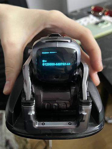 launch pad9: Anki Cozmo Collector's Edition Комплект В комплект входят: Робот — 3