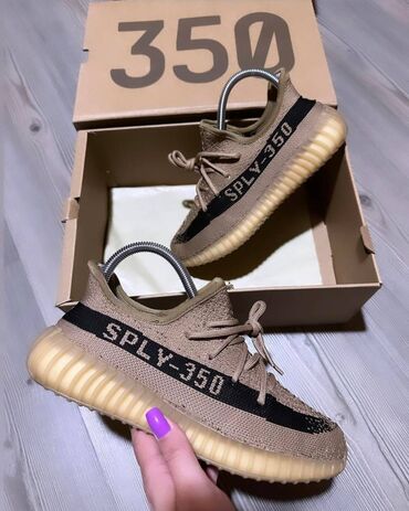 Patike: Adidas Yeezy Boost 350 patike A klasa

Novo.
Brojevi 36 do 46 — 12