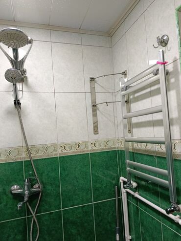 Köhnə tikili: Salam.5 mərtəbənin 2 çi mərtəbəsi,daş ev orta blok,sütunlu balkon,2 — 7