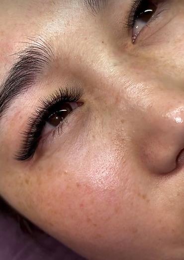 Ресницы: Услуга по наращиванию ресниц для создания более объемного и — 6