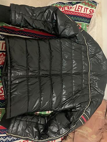 torba za vikend: Moncler muška zimska jakna – crna, sjajni najlon sa perjem - Model sa — 4