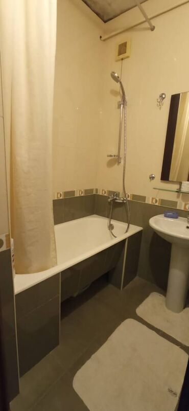 Uzunmüddətli kirayə mənzillər: Bakıxanov qəsəbəsi, Kaspi Bakıxanov təhsil mərkəzinin yanında,3 — 2