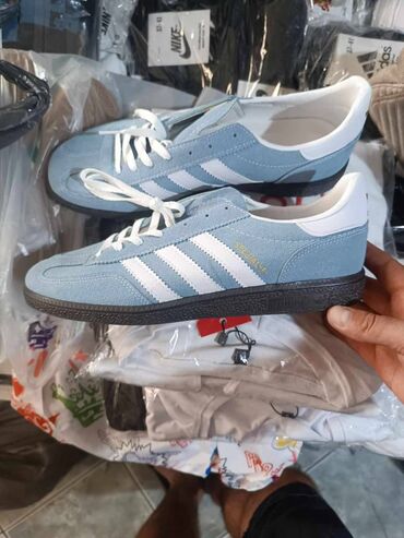 Patike: Adidas spezial patike

Novo
Brojevi 36 do 40

fb Moja Kupovina 1 — 8