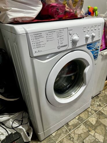 моющий пылесос для химчистки авто: Стиральная машина Indesit, Б/у, Автомат, До 6 кг, Полноразмерная
