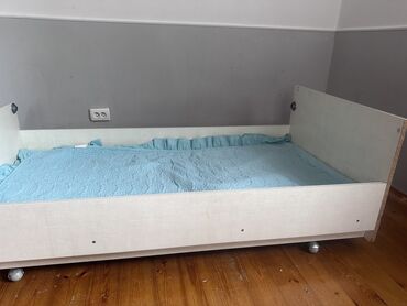 металлические кровати: Односпальная Кровать, Б/у