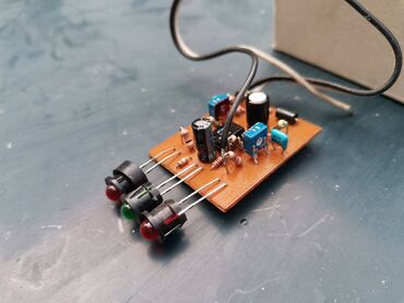 Auto delovi: Elektronski Voltmetar za 14V ELAN. Novo. Lampicama pokazuje kakvo je — 7