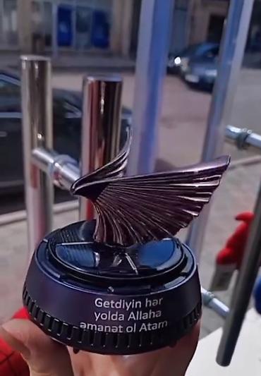 Avtomobil üçün dekorativ və ətriyyatlı dashboard aksesuarı. - Dizayn