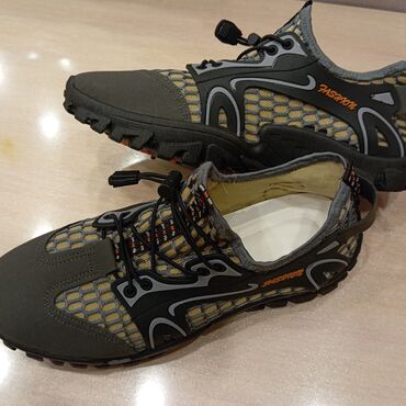 мужские сандалии: Новые кроссовки р.37
Мужские, летние