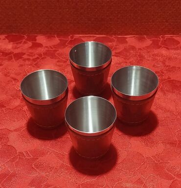 Digər kolleksiyalar: İçki qabı dəsti şahmat lövhəsi ilə birlikdə satılır. Üzərində Alov — 10