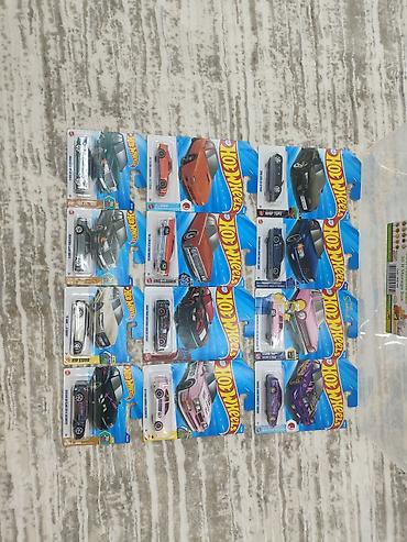 Коллекция оригинальных моделей Hot Wheels (масштаб 1:64) на фирменных