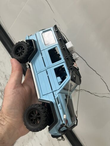 Oyuncaqlar: Mercedes-Benz G-Class modelinin bu kiçik replikası göy rəngdədir