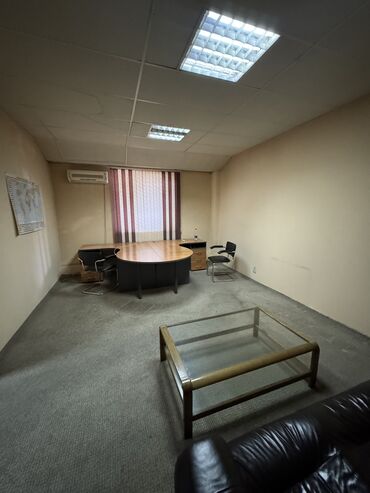 1 комнатная квартира на сутки в оше: Ижарага берем Офистик, 165 кв. м, Турак комплексинде, 1-катар, Өзүнчө ашканасы менен, Өзүнчө кире бериши менен