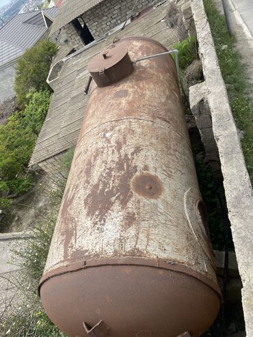 Baklar və çənlər: Salam. 8-10 tonluq qalın dəmirdən su çəni satılır. Bakıdadır. Qiymət — 5