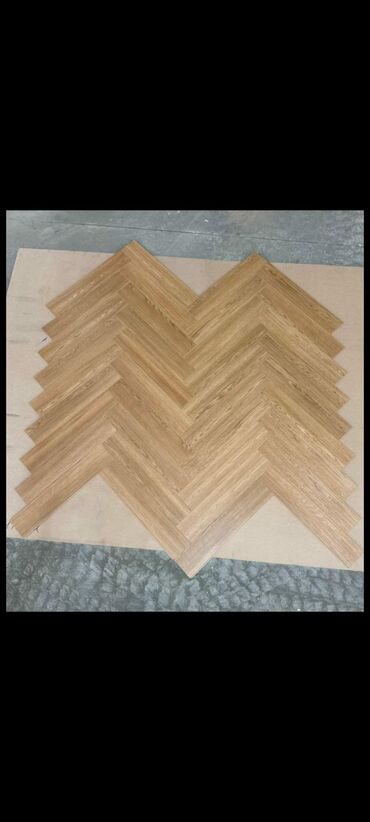 Laminat: Chevron (balıqquyruğu) naxışlı döşəmə panelləri - Material: taxta