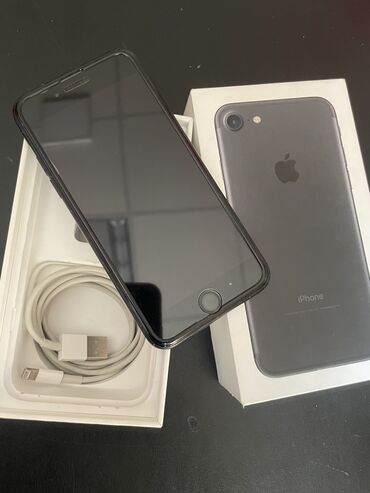 Apple iPhone: IPhone 7, Б/у, 32 ГБ, Jet Black, Защитное стекло, Чехол, Кабель