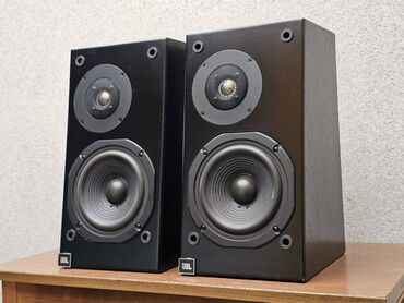 Zvučnici i stereo sistemi: JBL dvosistemske bookshelf zvučne kutije - Brend i model: JBL — 8