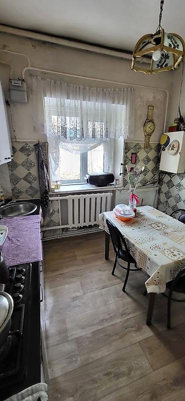 Продажа коттеджей и домов: Продам дом с мебелью. 📍Город Кант,ул.Куйбышева. В доме 5 жилых комнат — 4