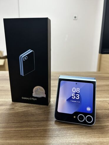 Samsung Galaxy Z Flip 5, 16 ГБ, цвет - Голубой, Сенсорный