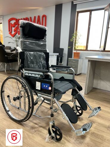 Ходунки, костыли, трости, роллаторы: Инвалидная кресло коляска с санитарным оснащением В наличии