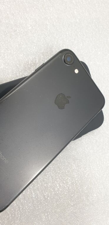 Apple iPhone: IPhone 7, Б/у, 32 ГБ, Space Gray, Защитное стекло, Чехол, 91 %