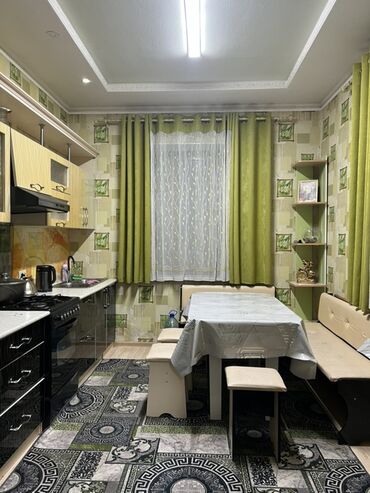 Посуточная аренда домов: Просторный дом с лестницей на второй этаж, полностью меблирован и — 4