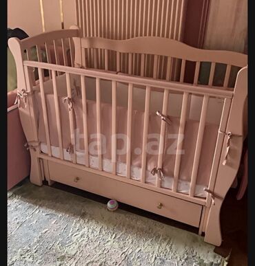 двухъярусная кровать для мальчика: Для девочки, Б/у, Четырехугольная, Колыбель, С бортиками, С матрасом, С механизмом качания