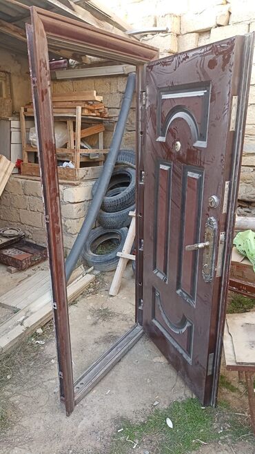 Giriş qapıları: Seyf qapi 
190azn
Lokbatan 0682 leli