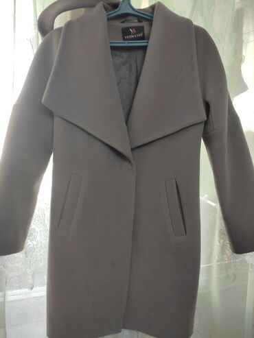 белое пальто: Срочно продаю пальто размер s, кашемир,Турция . Состояние хорошее